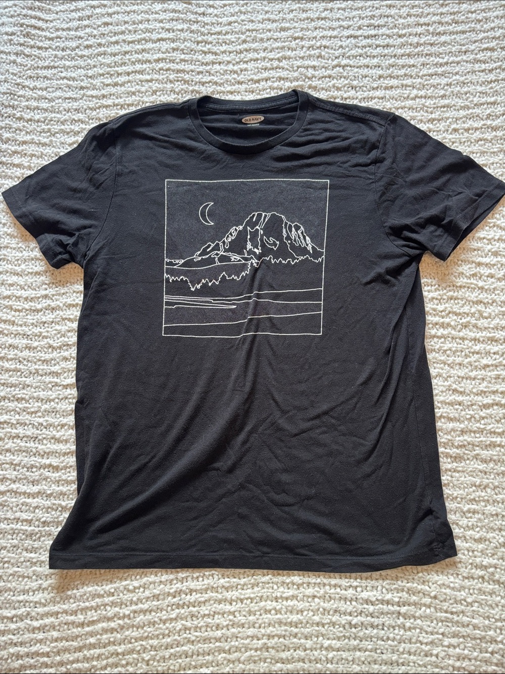 Old Navy Black Short-Sleeve Mountain Graphic Tee